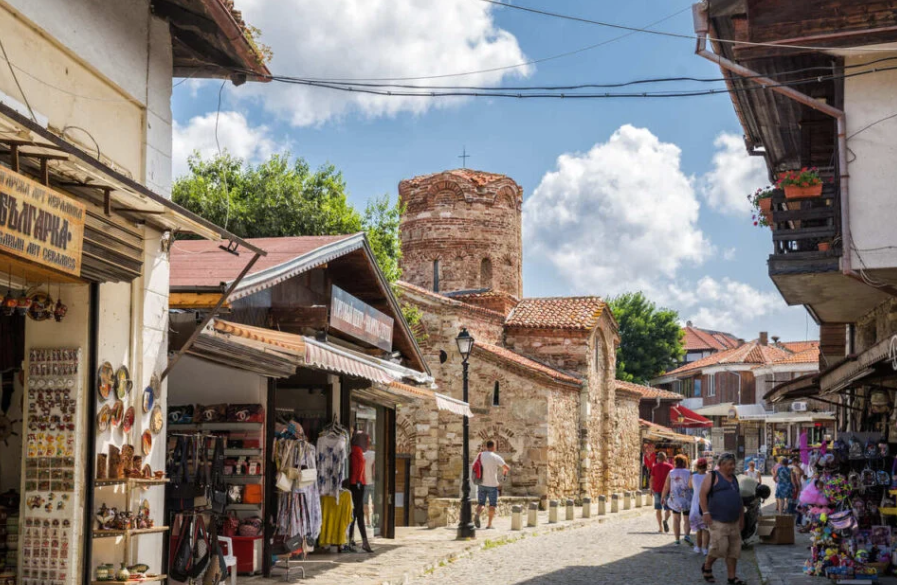 Nə Yunanıstan, nə də İtaliya: Avropada yay istirahəti üçün gizli inci (FOTO)